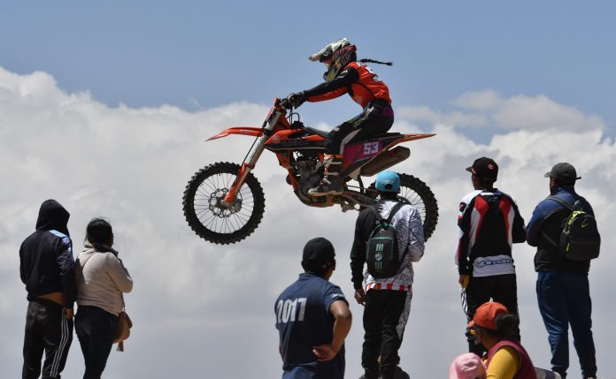 Los pilotos se preparan para la primera carrera del año.