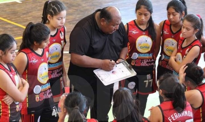 Los niños de la escuela San Roque, se preparan para el torneo Apertura.