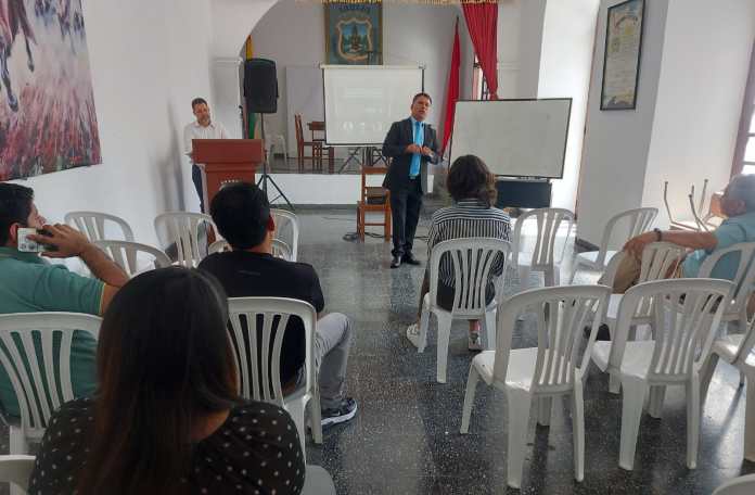Hubo conversatorio sobre energía e hidrocarburos.