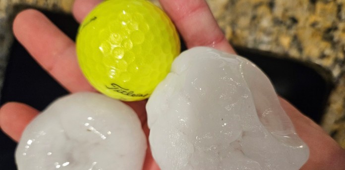 Grandes trozos de granizo cayeron sobre partes de Kansas y Missouri. Foto: AP