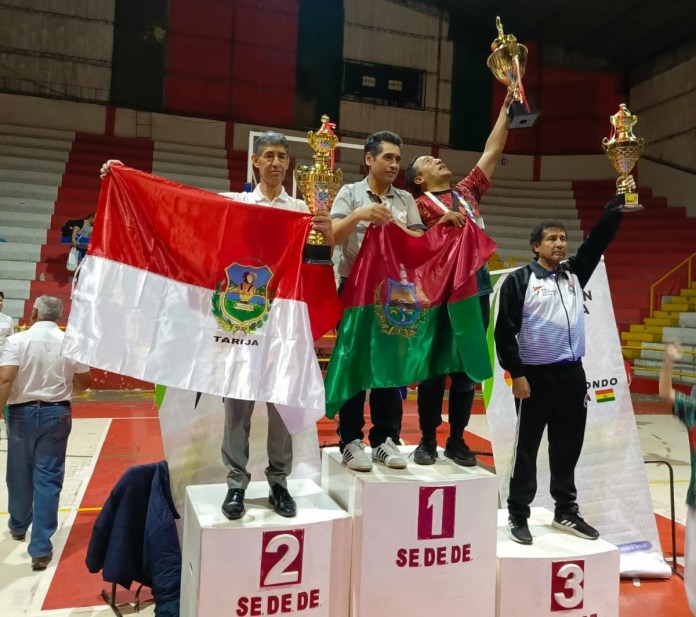 El momento de la premiación a los campeones nacionales.