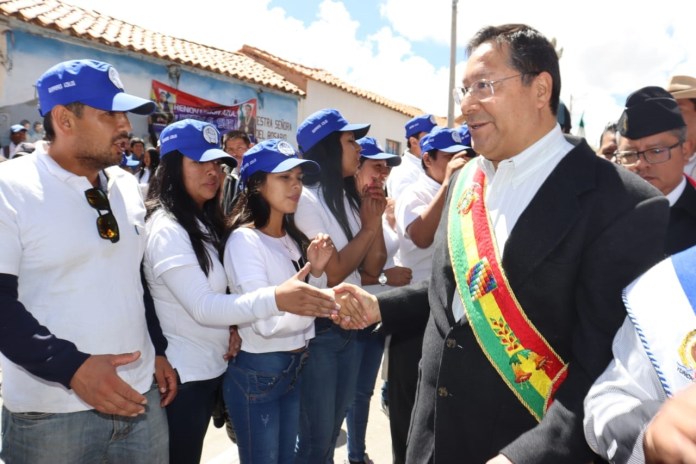 Presidente anunció instalar en Tarija fábrica de vidrio plano.