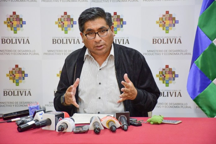 El ministro de Desarrollo Productivo y Economía Plural, Néstor Huanca, en conferencia de prensa. Foto: Archivo.