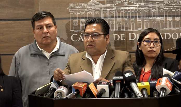 Diputados anuncian control Constitucional a decreto.