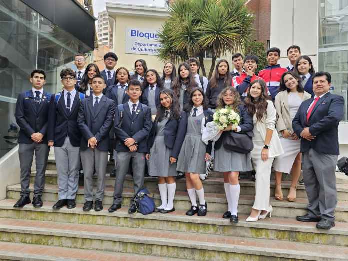 Equipo INFOMATRIX fase nacional en la ciudad de La Paz Participaron 24 estudiantes entre 5to y 6to de secundaria.