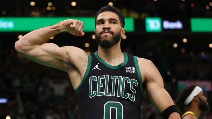 Jayson Tatum y los Celtics son los favoritos para ganar el campeonato de la NBA. Maddie Meyer/Getty Images
