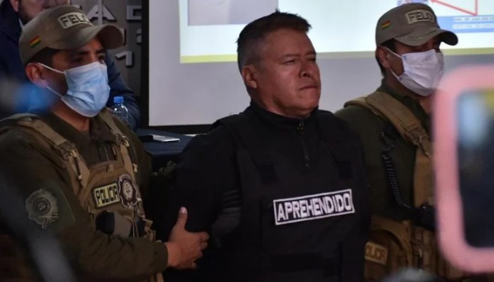 El general Zúñiga fue presentado ante los medios de comunicación por el ministro de Gobierno. Fotos: APG