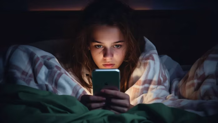 Los adolescentes no logran conciliar el sueño generando que estén más somnolientos durante el día. (Imagen Ilustrativa Infobae)