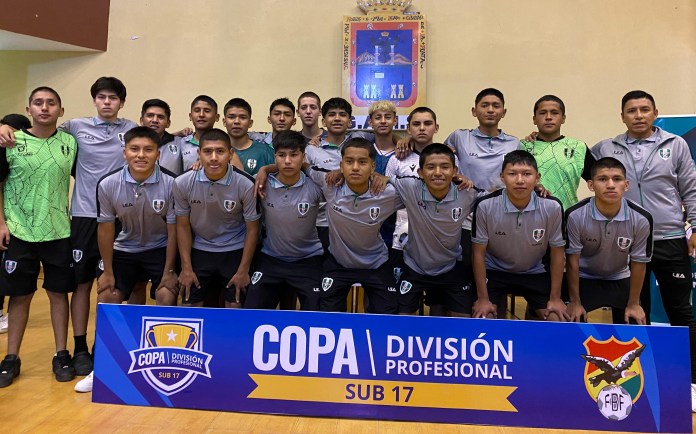 El plantel Sub – 17 de Real Tomayapo, este domingo enfrentará a Bolívar.