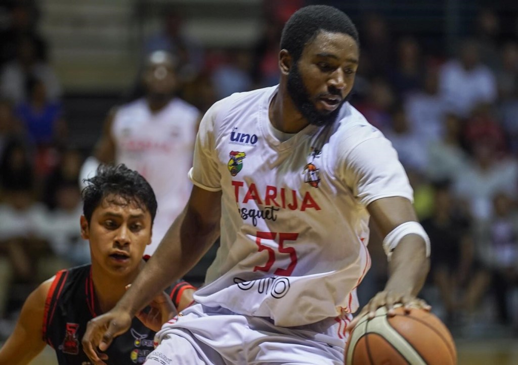 El refuerzo americano, Nathaniel Nnemeka Ogbu.