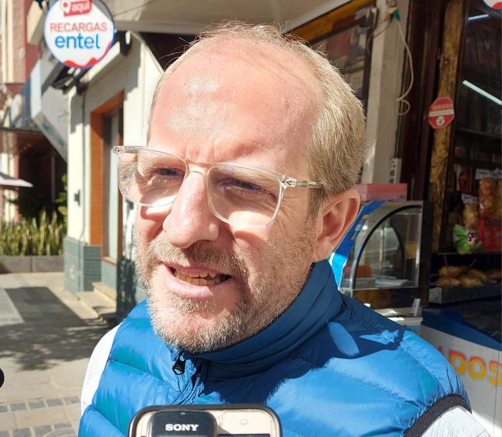 Líder de la agrupación política "Todos", Adrián Oliva.