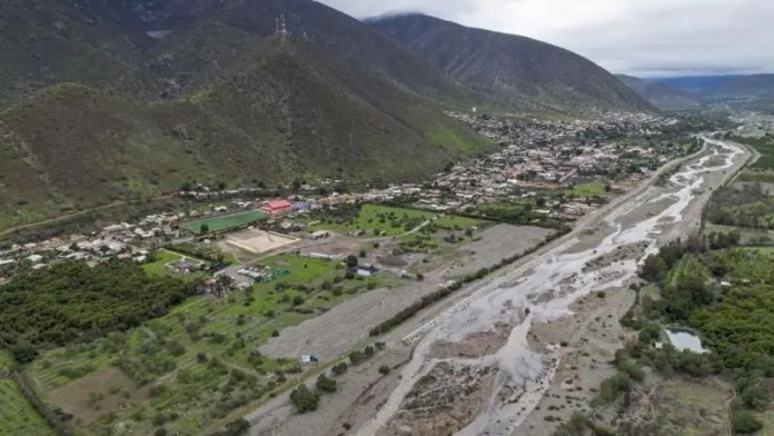 GETTY IMAGES Pie de foto,El río Petorca volvió a mostrar su caudal en junio tras estar 6 años seco debido a la escasez hídrica.