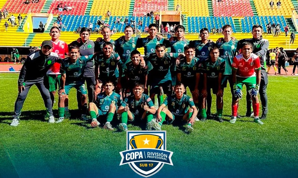 El plantel de Real Tomayapo, es finalista del torneo Sub – 17. (foto: Prensa / FBF).