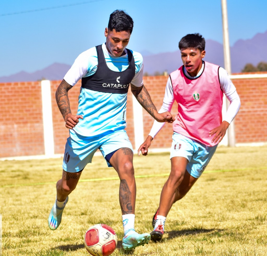 Miguel Graneros y Santiago Cuiza, se prepararon para jugar mañana.