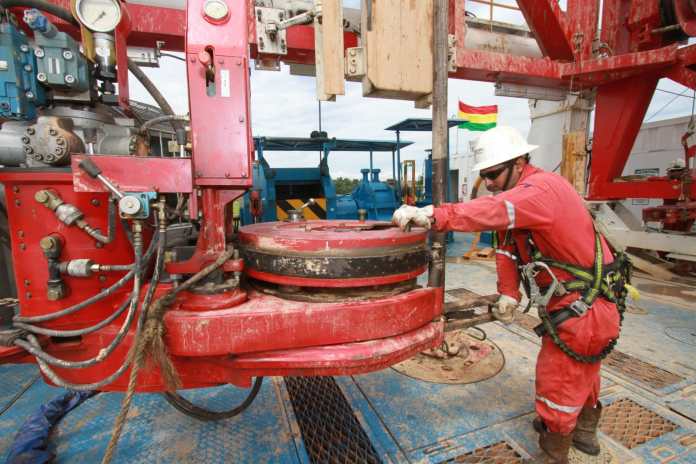 La producción de gas natural sigue declinando.