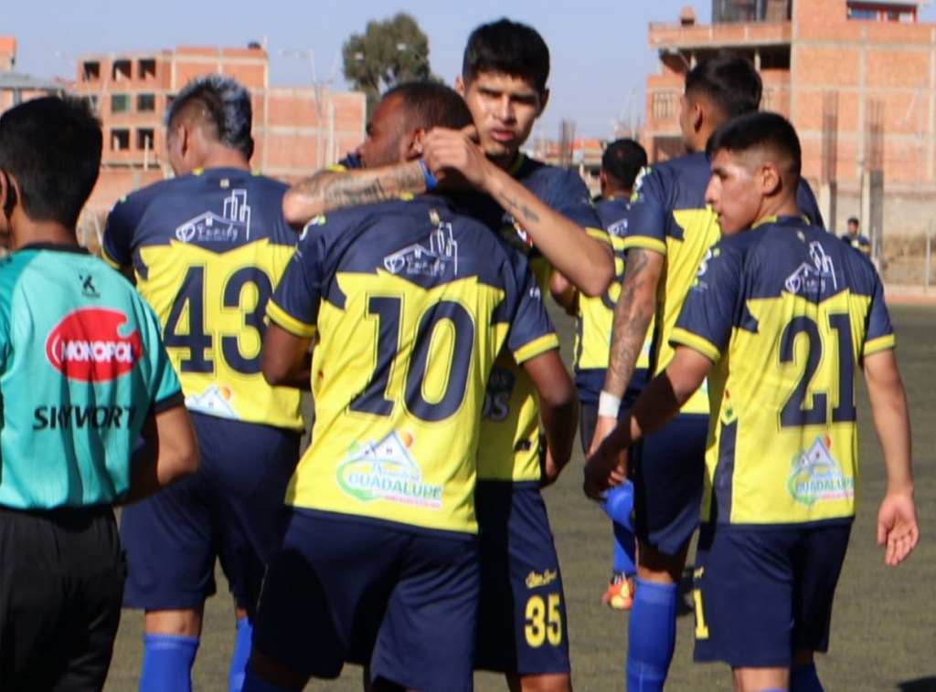  El festejo de los locales por el triunfo que lograron. (foto: Prensa/Fatic). 