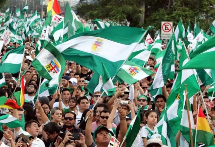 Población en Santa Cruz, Bolivia /Foto: EL DEBER