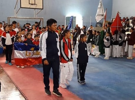 Los estudiantes de la unidad educativa La Salle durante al acto de inauguración.