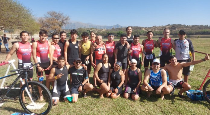 Los triatletas que compitieron en la tercera fecha departamental de triatlón.