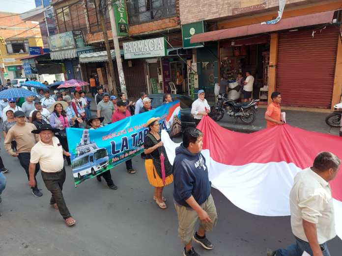 Transporte antes de ampliado marchó al centro de la ciudad.