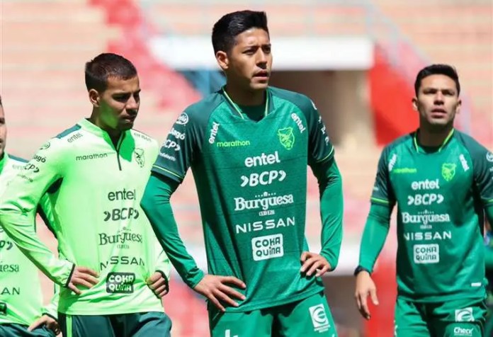 La selección entrenándose en El Alto. Foto: FBF