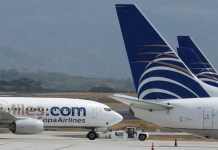 Sexo en el avión: detiene a una pareja semidesnuda en un vuelo que aterrizó en la Argentina