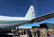 Gobierno envía medicamentos a Potosí en un avión Hércules de la FAB